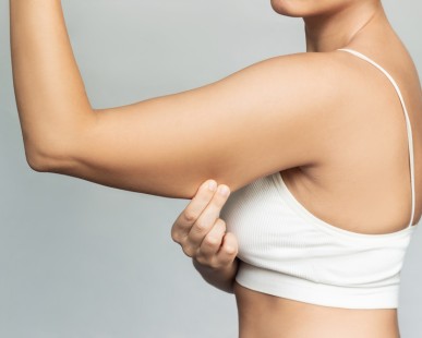 Armstraffung oder Liposuktion? Was ist das Richtige für Ihre Arme