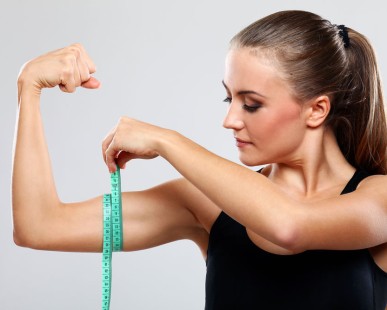 Arm-Liposuktion vs. Brachioplastik: Welcher Eingriff bringt mehr?