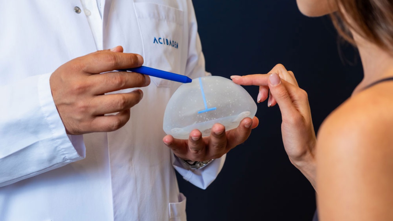 Más allá de la estética: el Impacto psicológico positivo del aumento de pecho