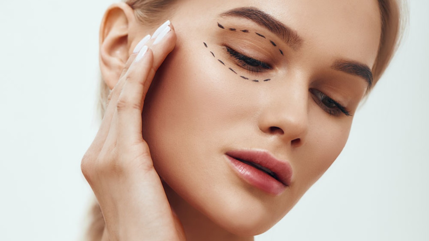 Quelle est la différence entre la blépharoplastie et le lifting des sourcils ?