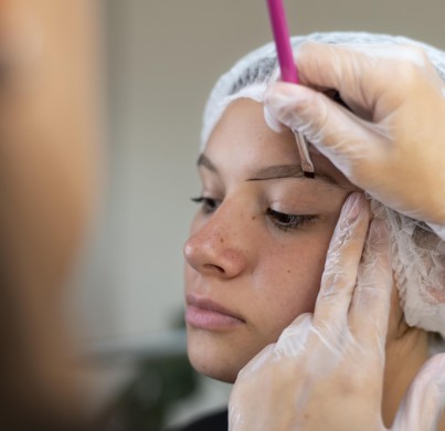 Lifting des sourcils à Istanbul: à quoi s’attendre de la procédure et son coût