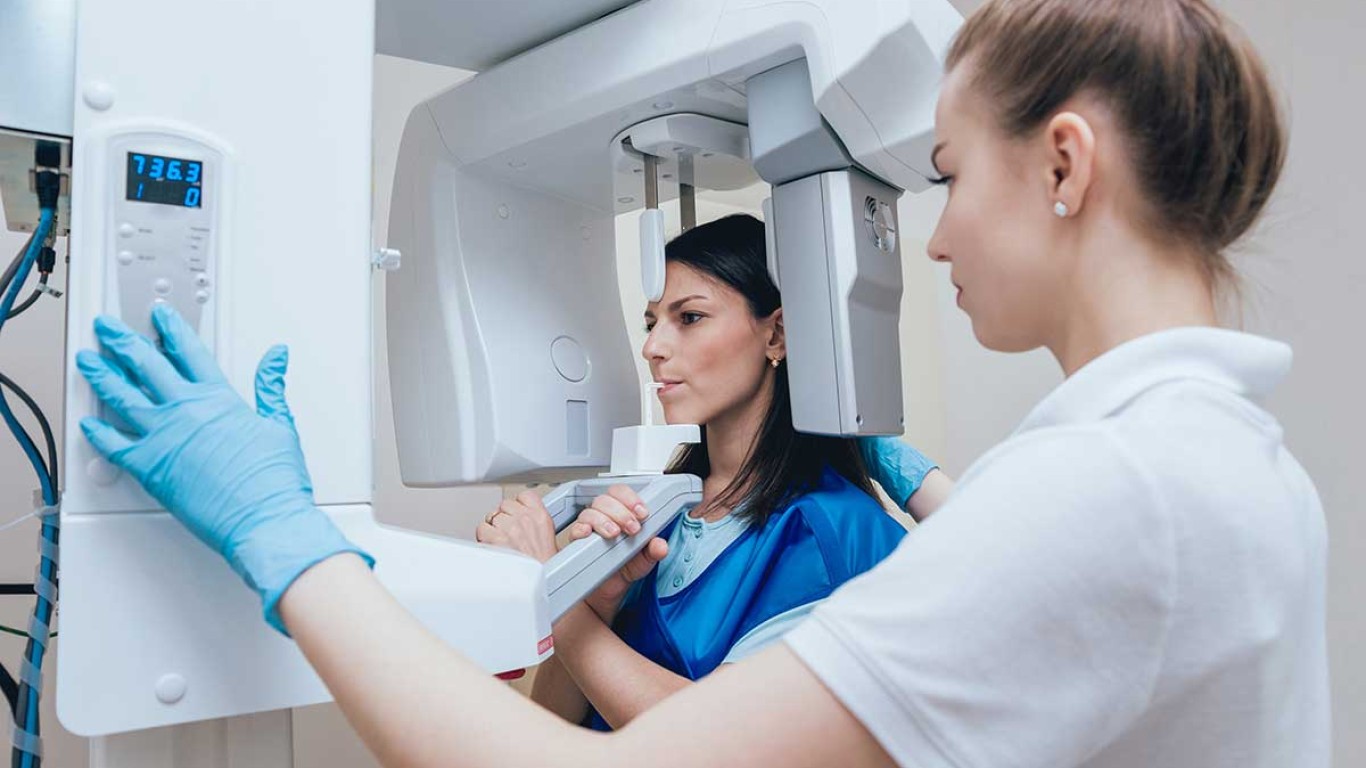 ¿Qué influye en la duración de los implantes dentales?