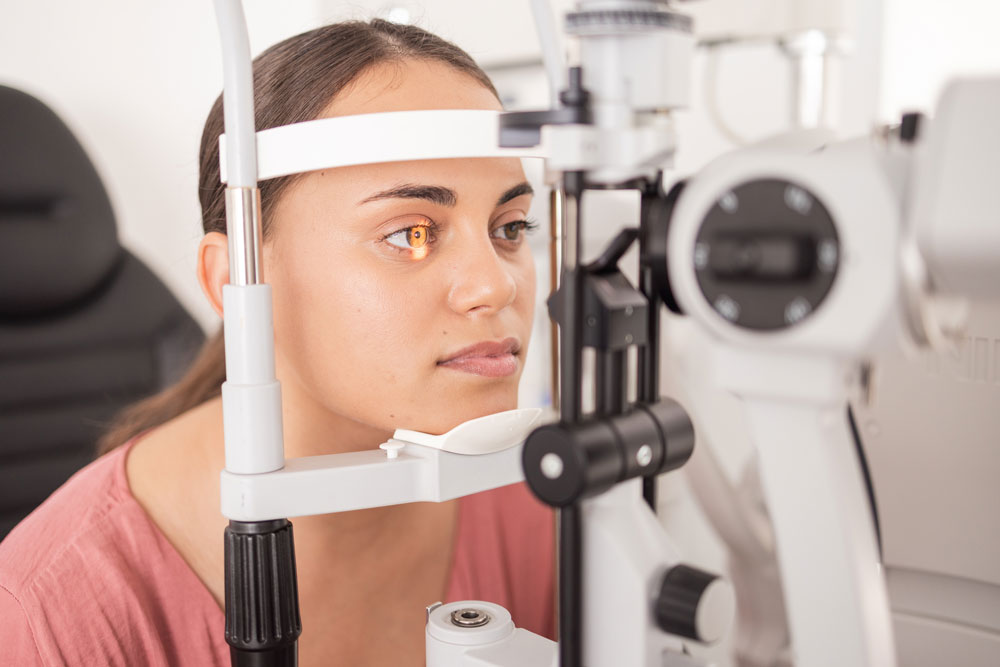 A Complete Guide To Femto LASIK: What Is It, Cost, Procedure