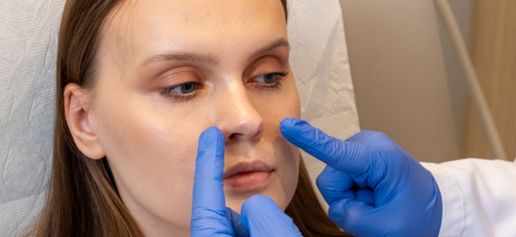 Geschlossene Rhinoplastik in der Türkei: Was ist das, Kosten, Verfahren 