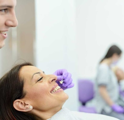 Carillas Dentales o Coronas de Zirconio: Cómo Elegir